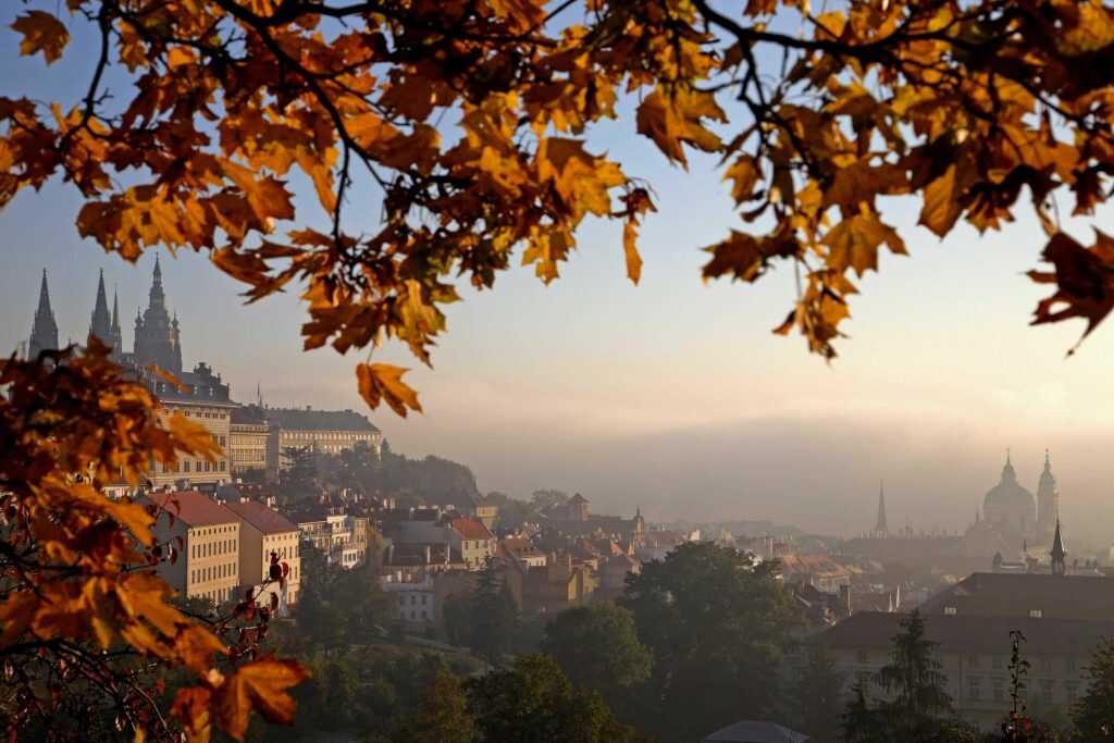 Podzimní výhled na Pražský hrad